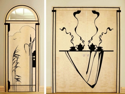 Drzwi w technice intarsji z czarnego dębu w fornirze z brzozy karelskiej. Projekt dekoracji wykonano w pracowni "STUDIO".
